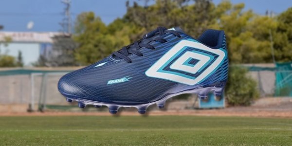 chuteira de Umbro Frame