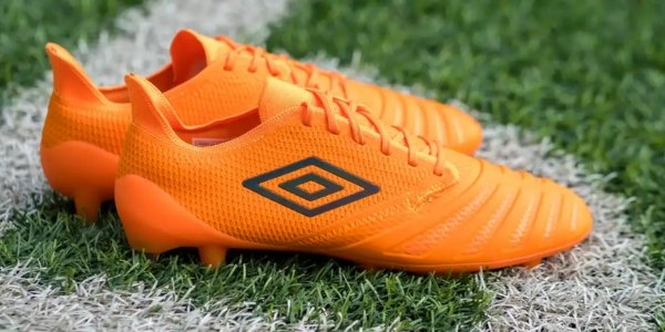 5 Chuteiras Umbro Incríveis por Menos de R$200