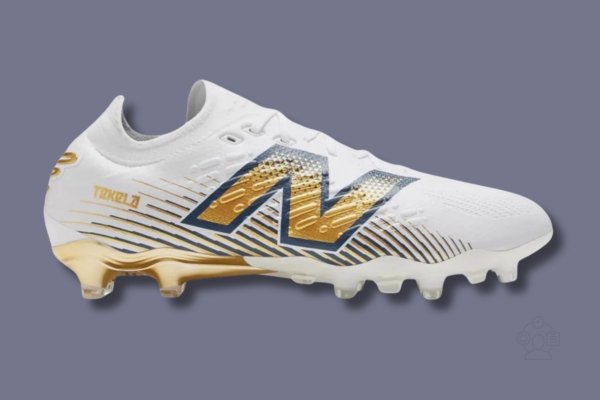 Chuteira New Balance Tekela Pro Low Fg V4+ Campo